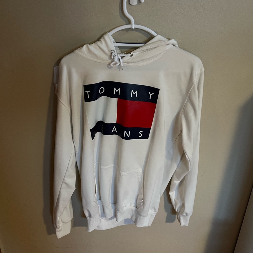 Tommy Hilfiger Tommy Jean white sweater size M. worn once. Perfect condition